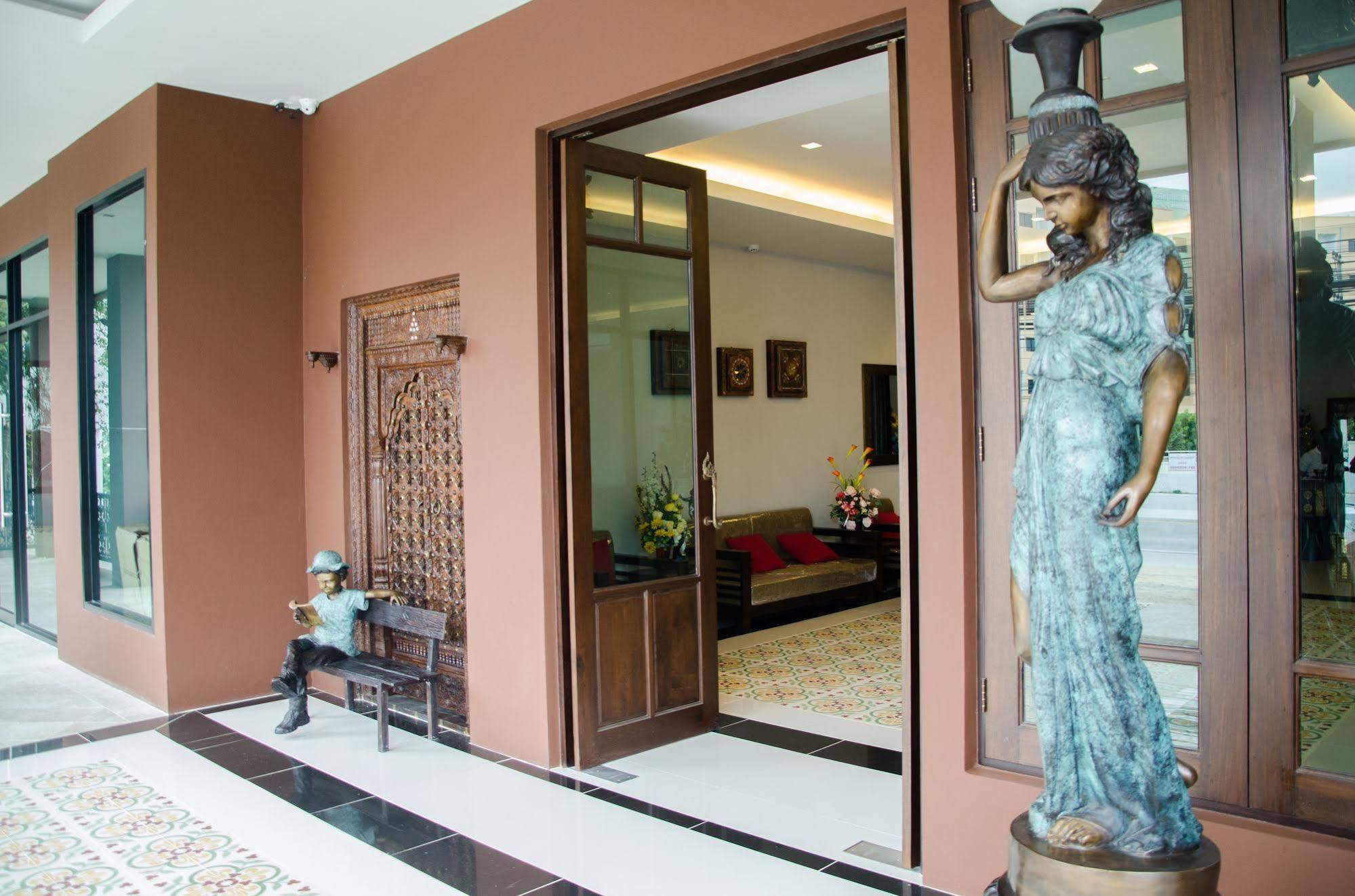 The Sun Terrace Hotel Chiang Mai Bagian luar foto