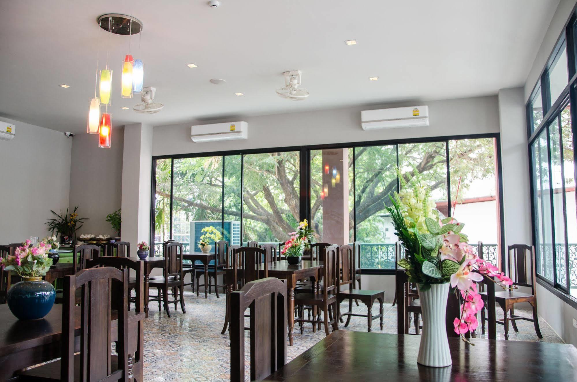 The Sun Terrace Hotel Chiang Mai Bagian luar foto